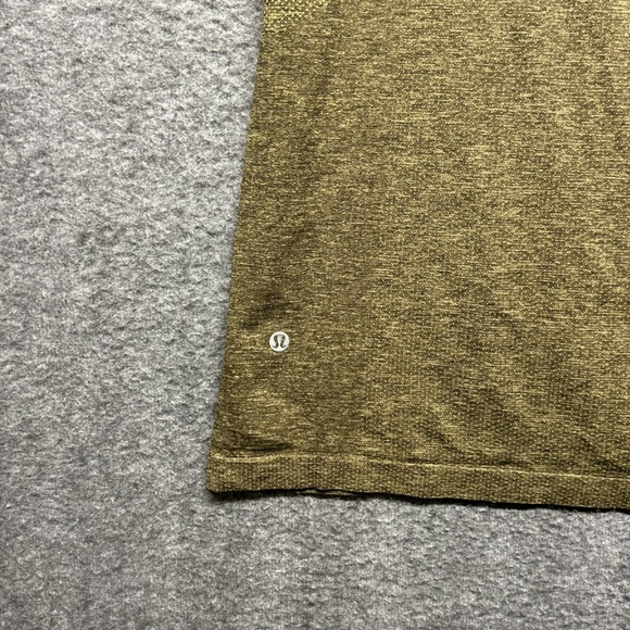 Lululemon XL Olive Green Textured Short Sleeve Athletic T-Shirt Mens - Picture 5 of 7
